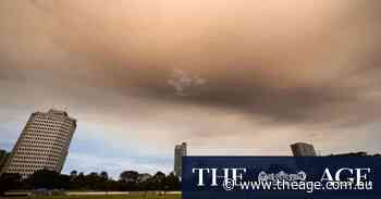 Smoke blankets Melbourne after regional fires threatened homes