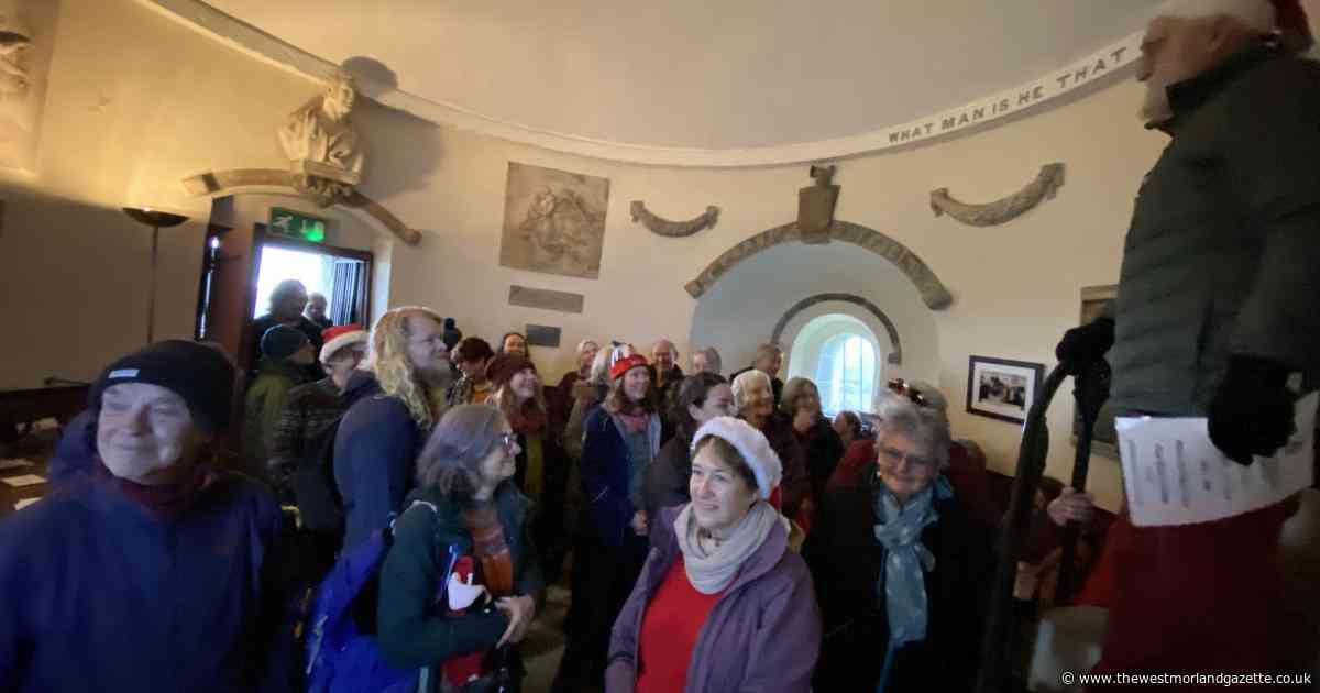 Hoad Monument turns into festive carol venue for Christmas event