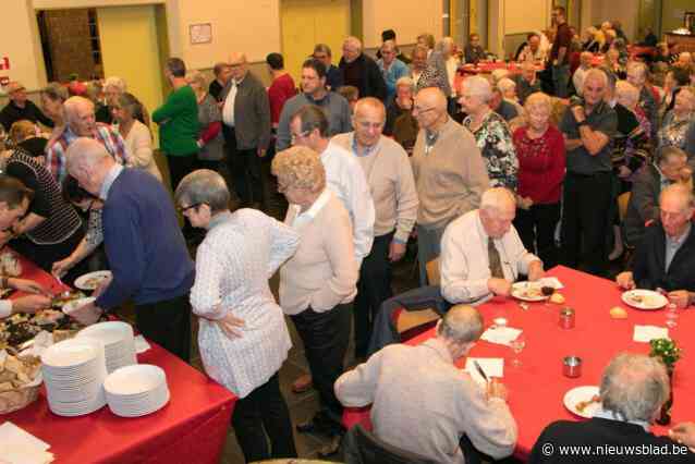 Curieus serveert kerstdiner voor alleenstaande 65-plussers: “113 mensen schreven zich in”