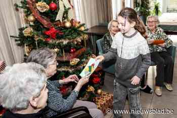 Bewoners Beukenhof blij met opbrengst kerstmarkt Basisschool GO! 3D: “Gebruiken om boerderijdieren naar hier te laten komen”