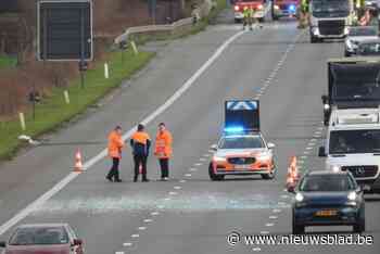 Snelweg E40 even volledig dicht door glas op rijbaan