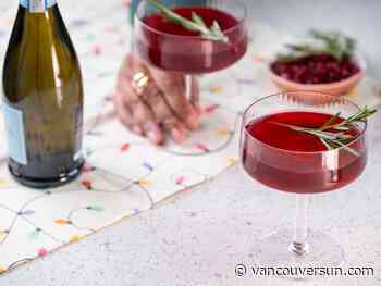 Recipe: Pomegranate rosemary fizz a sweet holiday cocktail (or mocktail!)