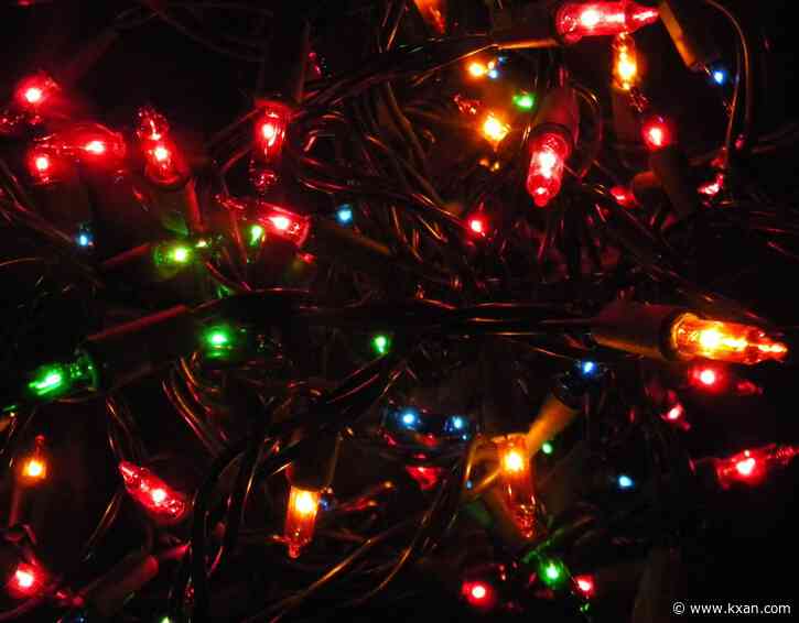 Is it legal in Texas to decorate your car with Christmas lights?