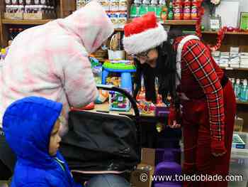 Photo Gallery: Seventh annual Feliz Navidad at Nuestra Gente Community Center