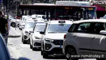 Pochi taxi in strada per le feste e il Giubileo, il Comune chiede ai tassisti di tornare a lavoro