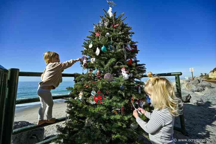 After Christmas tree burns in fire, tradition continues at Calafia State Beach