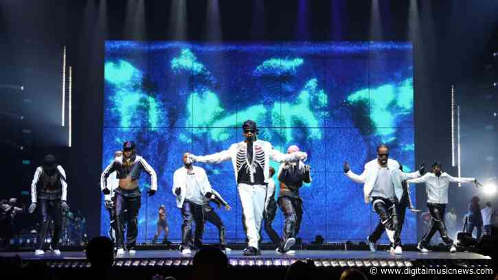 Usher’s ‘Past, Present, Future’ Tour Clocks 62 Straight Sellouts