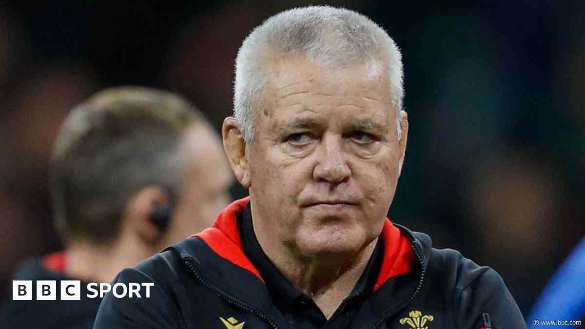 Wales coach Gatland to stay on for Six Nations