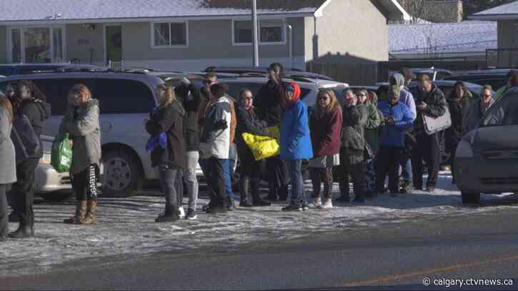 Calgary non-profit Yes Youth Centre hands out hundreds of free turkeys in Forest Lawn