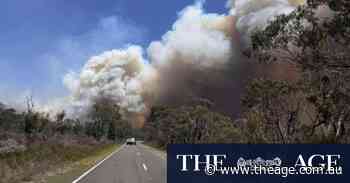 Halls Gap evacuated as authorities warn Grampians fire will burn for weeks