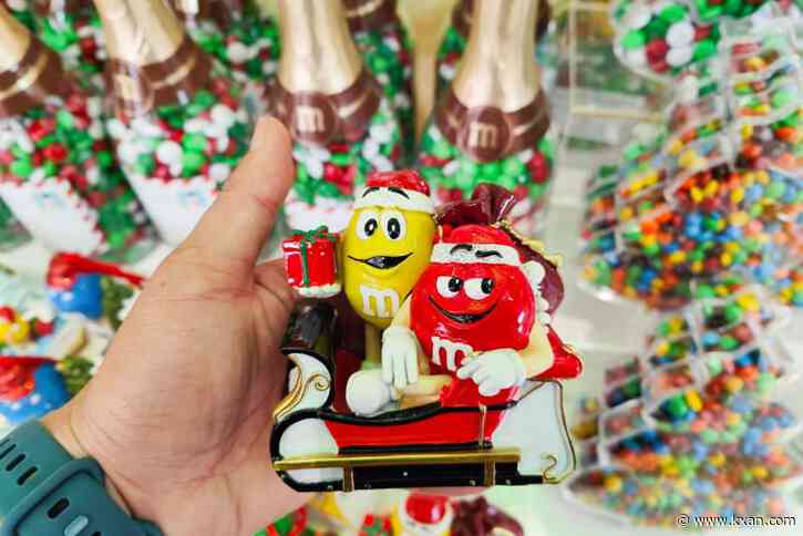 Who voiced the M&M's in this iconic Christmas ad?