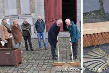 Rik (71) stippelt route naar Compostela uit: “Bronzen Sint-Jacobsschelpen wijzen de weg door Hamme en Moerzeke”