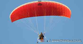 Paramotor and glider teaching student almost crash into each other