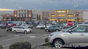 1 injured in shooting at Clackamas Town Center parking lot; person of interest detained, sheriff's office says