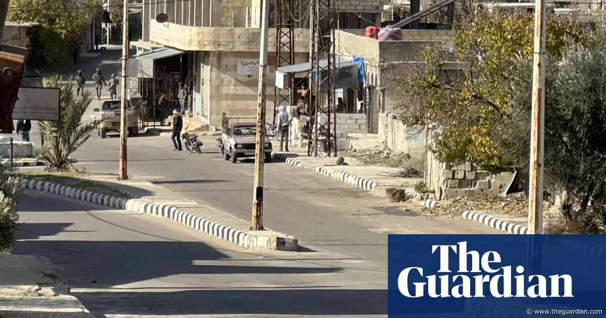 Israeli troops shoot Syrian protester as forces move beyond buffer zone