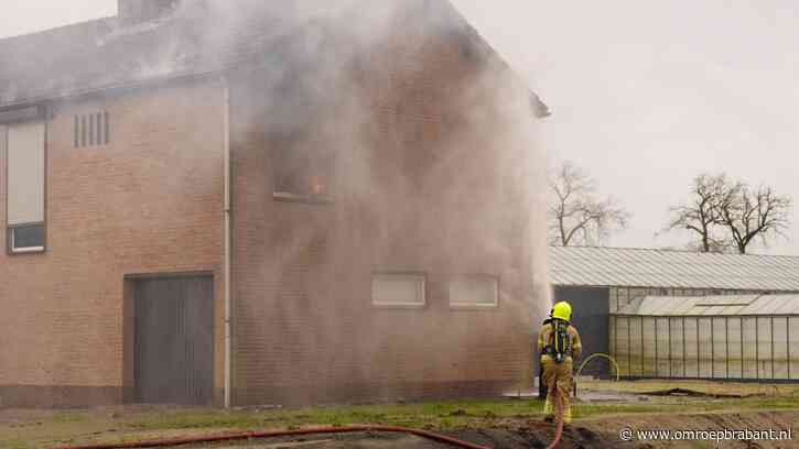 Brand verwoest huis, brandweer kan overslaan vuur voorkomen