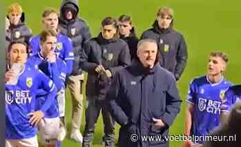 Clubliefde: Van den Brom richt zich na laatste Vitesse-duel op het veld tot fans