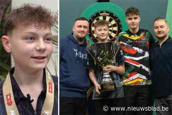 13-jarig toptalent Lex Paeshuyse glundert na wereldtitel darts bij de jongeren: “Ik hoop later te staan waar Luke Littler nu staat”