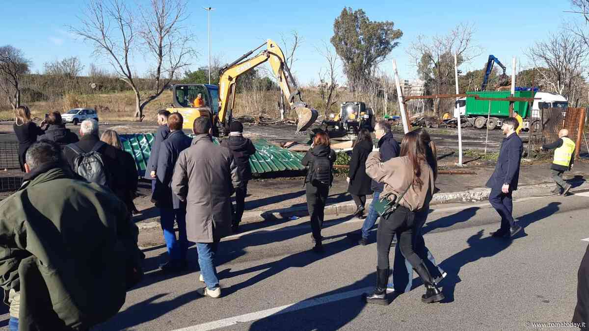 Centocelle si riprende una parte del parco: via le lamiere degli autodemolitori su viale Togliatti