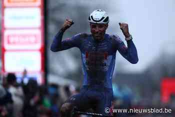 Ontketende Niels Vandeputte wint in Hulst eerste Wereldbekermanche van zijn carrière: “Eén van mijn beste crossen ooit”