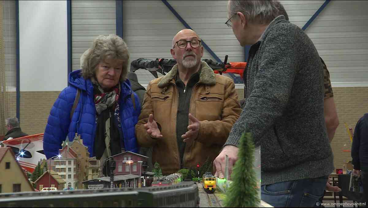 Urk - Modelbouwbeurs op Urk trekt duizenden liefhebbers