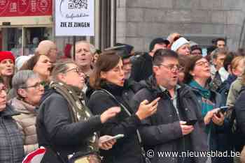 IN BEELD. Tegen eenzaamheid, mét vrolijke fanfare: “Samen zingen doet toch deugd he!”