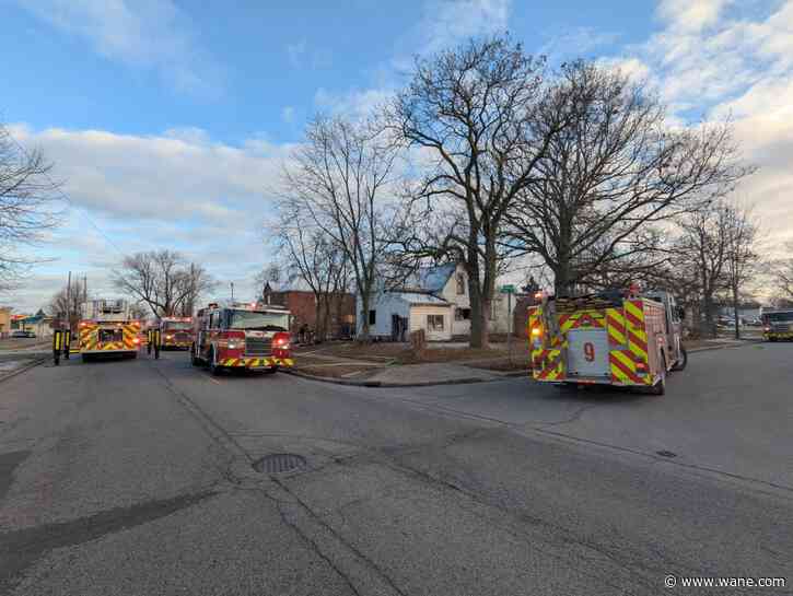 Fort Wayne firefighters respond to abandoned house fire southeast of downtown