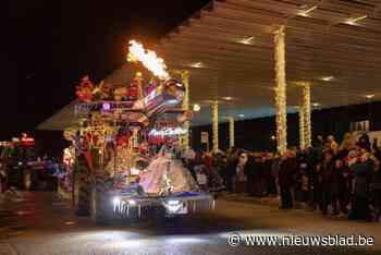 Kerstmarkt en tweede verlichte tractorstoet lokt massa kijklustigen