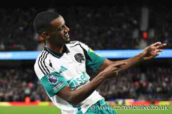 Alexander Isak's perfect tribute to Sir Bobby as Ipswich fans show class to Newcastle United star