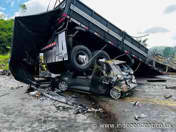 30 people die in a crash between a passenger bus and a truck in Brazil