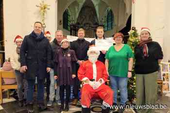 Gezellige kerstmarkt in en rond de kerk van Ossel brengt hele buurt samen