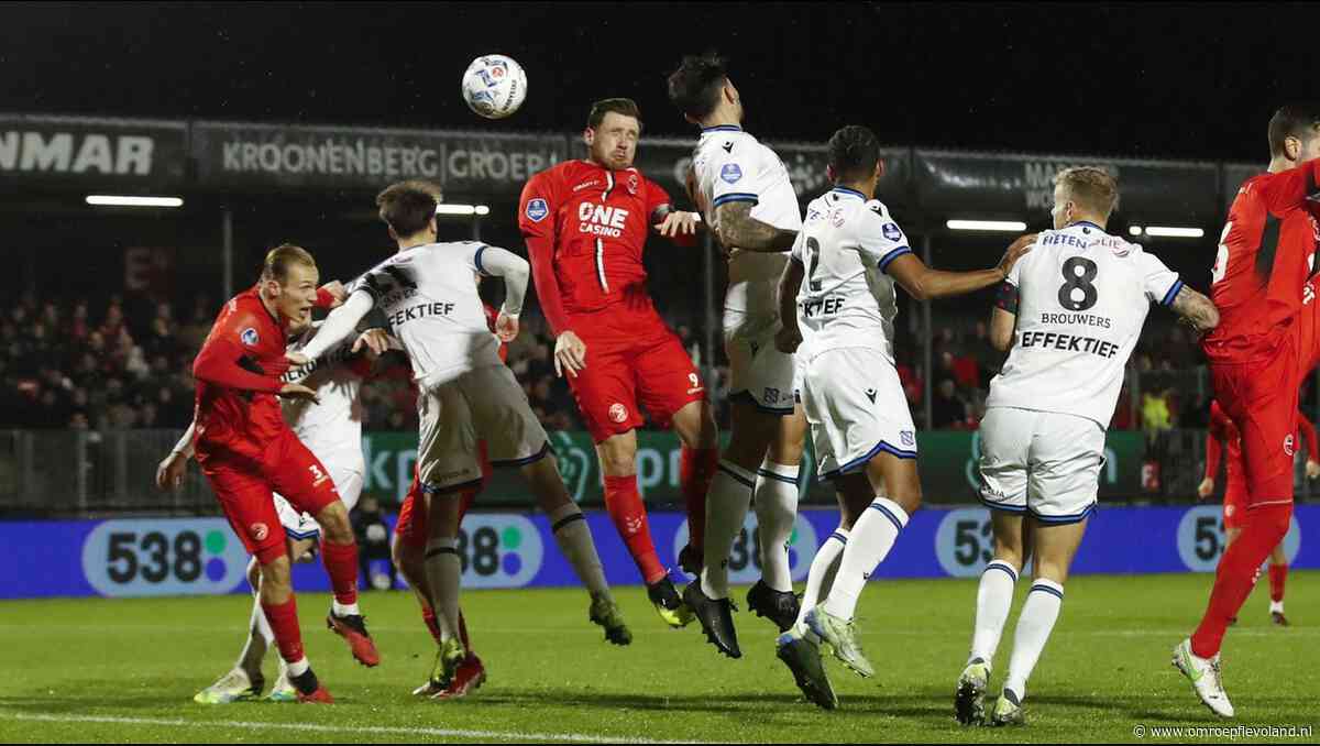 Almere - Almere City vlak na rust op voorsprong tegen SC Heerenveen: 2-0