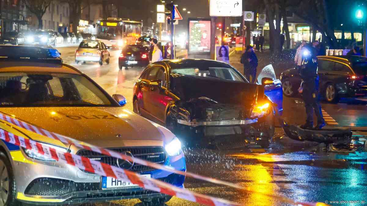 Trümmerfeld auf Wendemuthstraße – Pkw krachen ineinander