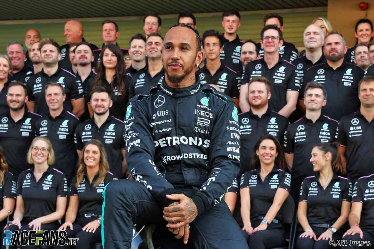 “I’ll continue to believe in you”: Hamilton says final goodbye to Mercedes | RaceFans Round-up