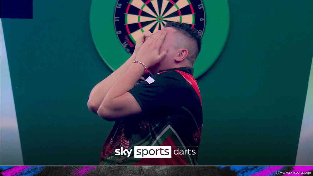 'Look at the celebration!' | Kenny in tears after beating Van Barneveld