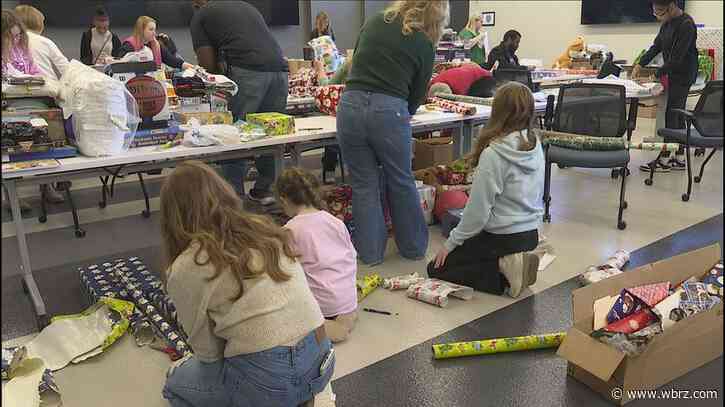 Zachary Police, volunteers wrap 3,000 gifts for local children