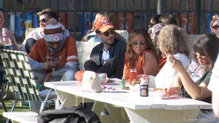 'Where is Clemson even from?': Fans gather in Austin for Longhorns' win