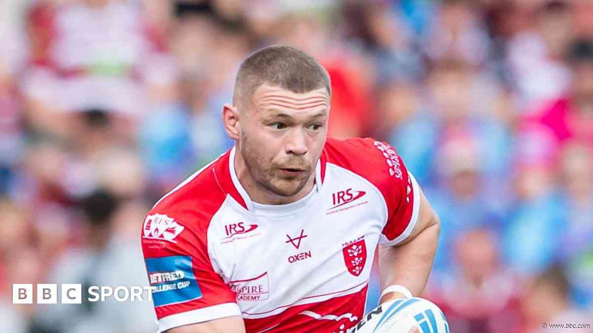 Batchelor extends Hull KR deal for three more years