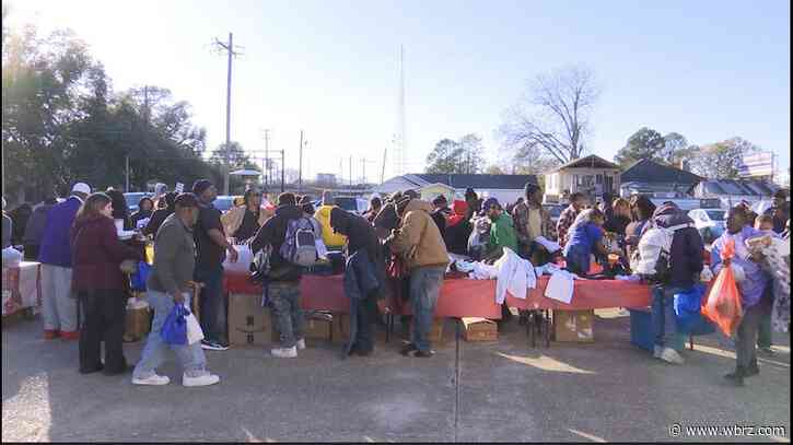 Nonprofit brings Christmas gifts, food to homeless people across Baton Rouge