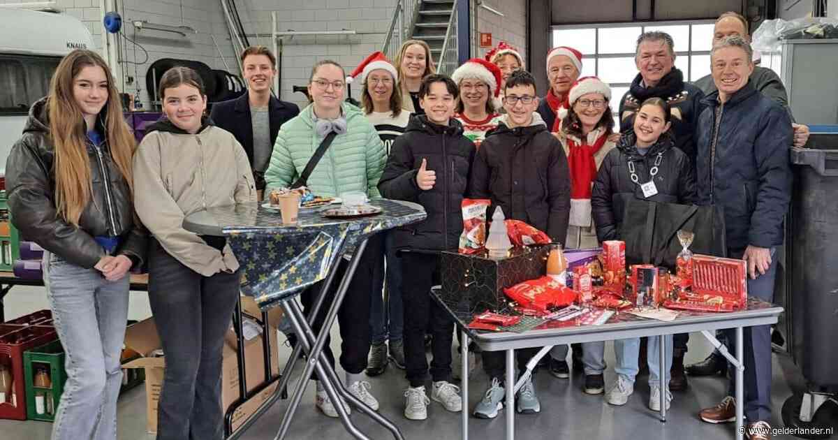 Liemerse minima krijgen goed gevuld kerstpakket: ‘Een flinke operatie, maar de mensen zijn zo dankbaar’