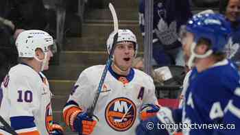 Bo Horvat has goals and 2 assists in the Islanders' 6-3 victory over the Maple Leafs