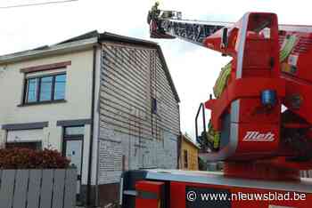 Dakplaten en isolatie van woning in verbouwing losgerukt door stormwind