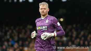 Aaron Ramsdale sports special pair of gloves as goalkeeper makes Southampton return after finger operation