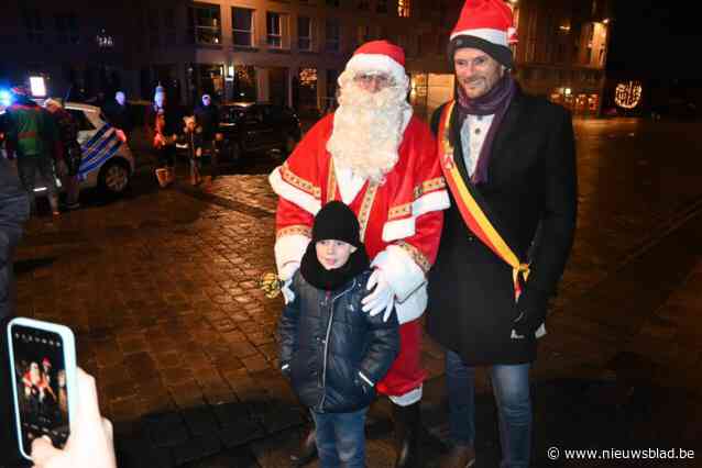 Kerststoet van team harelbeke blijkt ondanks het kille weer een voltreffer: “Zo brengen we warmte en verbinding in de stad”