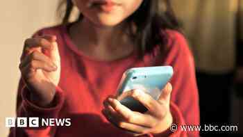 Schools pledge to become smartphone-free