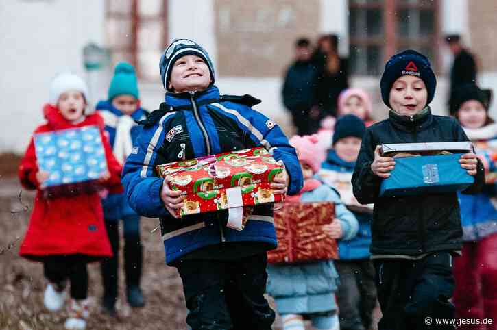 „Weihnachten im Schuhkarton“ beschenkt mehr als 290.000 Kinder