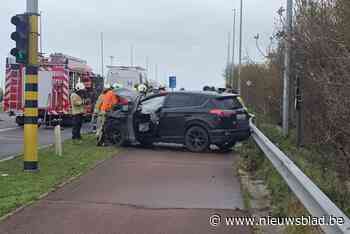 Botsing tussen twee voertuigen aan afrittencomplex E40 leidt tot zeven gewonden