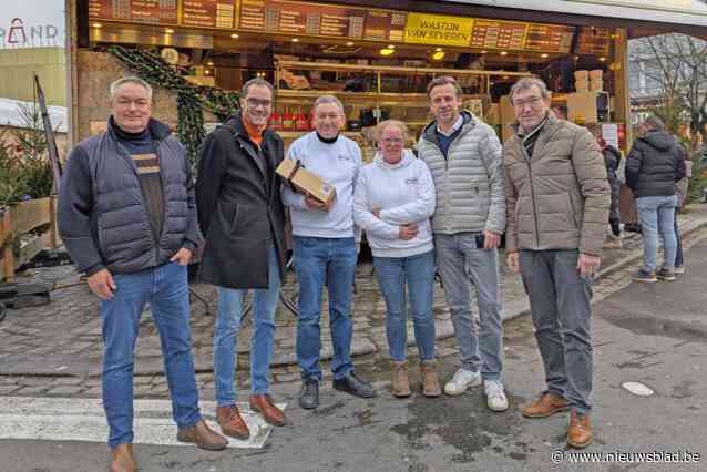 Stad dankt uitbater oliebollenkraam voor jarenlange samenwerking