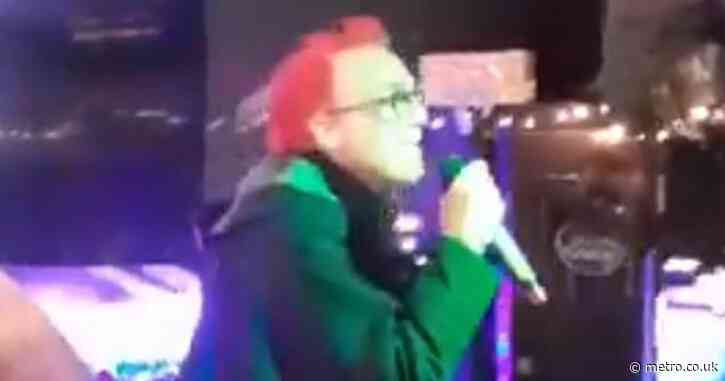 90s rock legend stuns Glasgow pub-goers with karaoke of his own hit