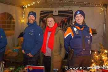 Politie Berlaar-Nijlen schenkt opbrengst kerstmarkt aan Warmste Week